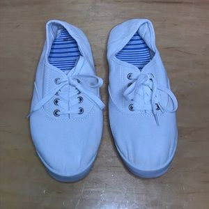 Women’s White Canvas Flat Shoe Size 8W